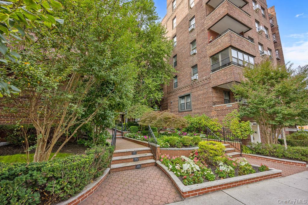 #19 photo, 69-40 Yellowstone Boulevard, Forest Hills , NY 11375