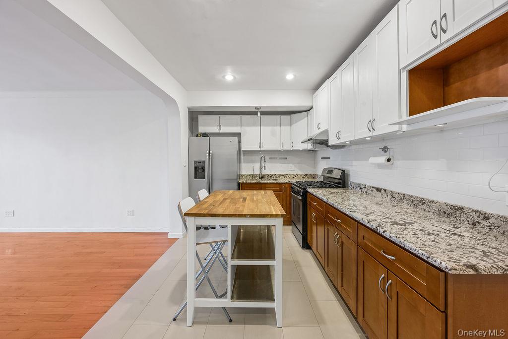 #4 photo, 69-40 Yellowstone Boulevard, Forest Hills , NY 11375