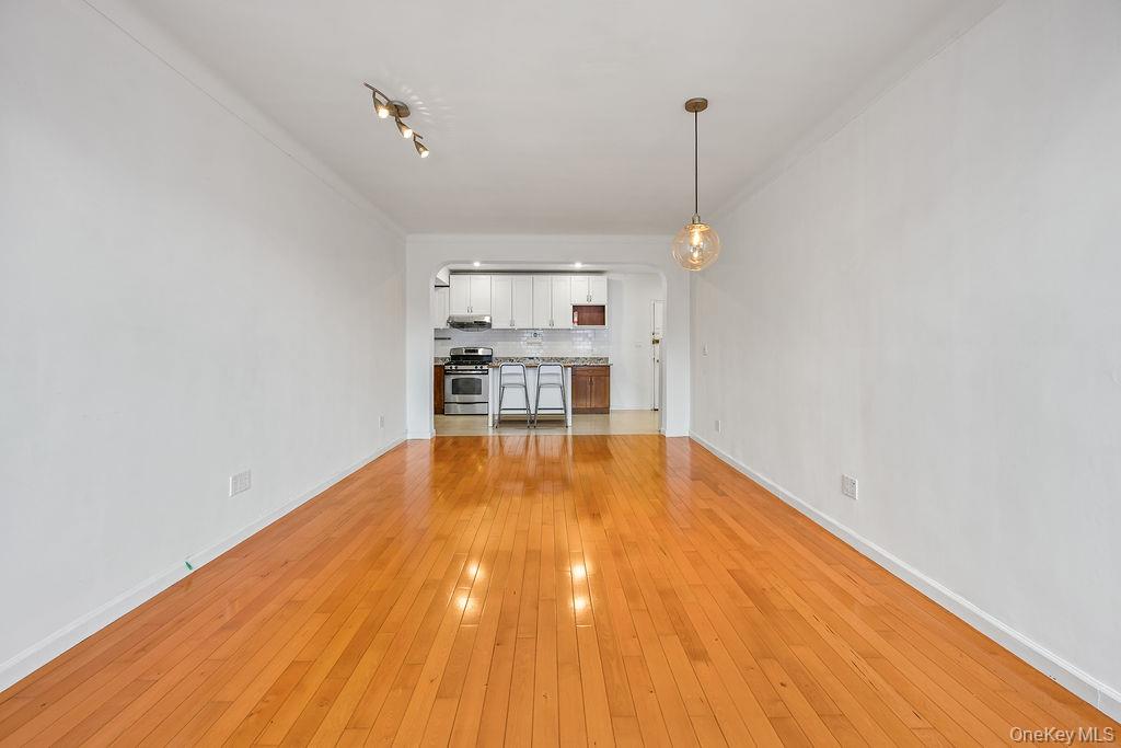 #7 photo, 69-40 Yellowstone Boulevard, Forest Hills , NY 11375