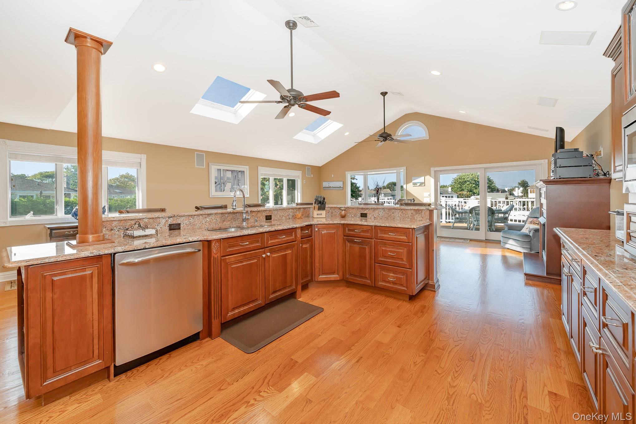 #10 photo, 43 Duck Lane, West Islip , NY 11795