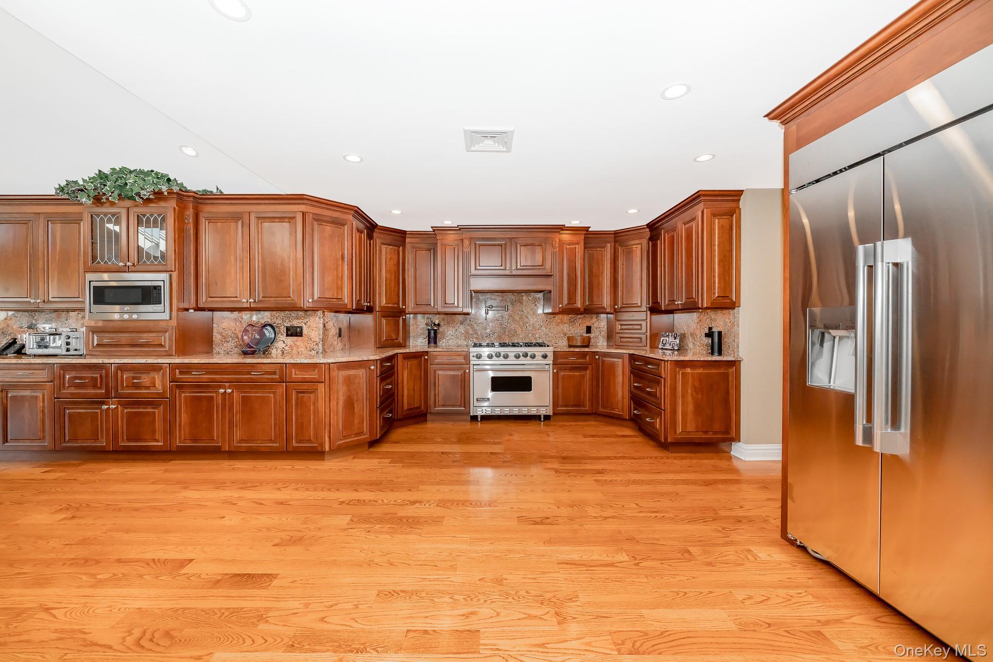 #12 photo, 43 Duck Lane, West Islip , NY 11795