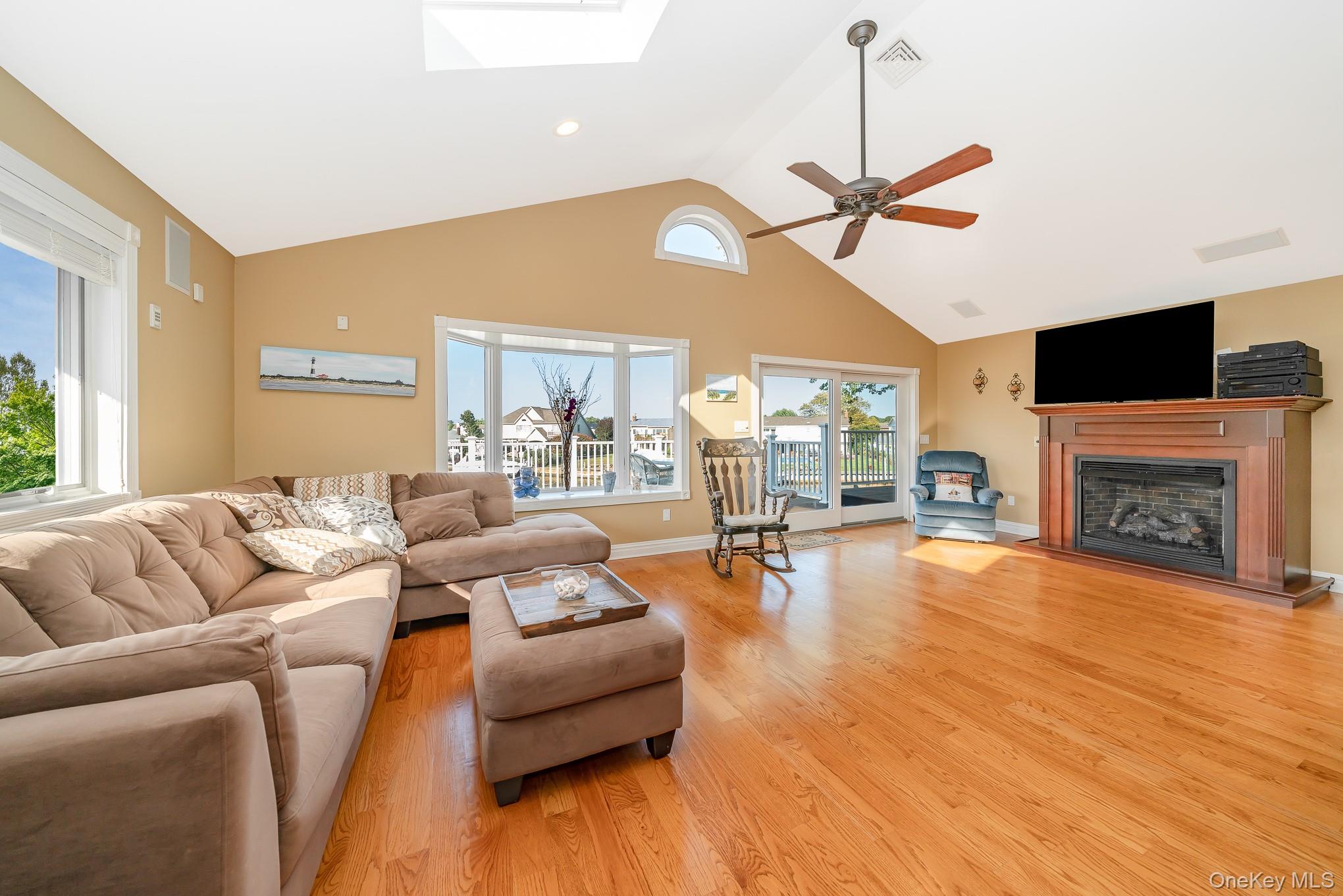 #14 photo, 43 Duck Lane, West Islip , NY 11795