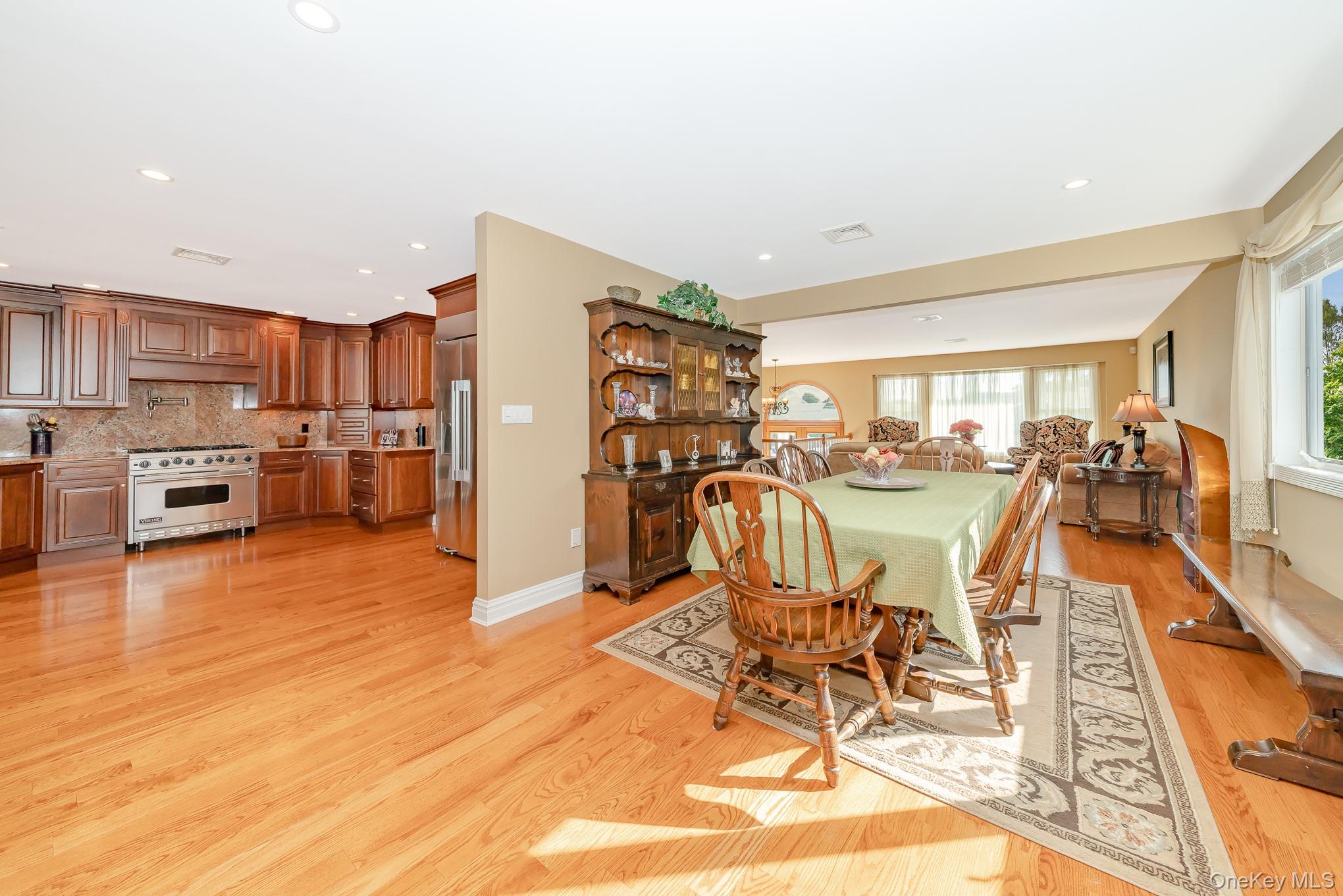 #9 photo, 43 Duck Lane, West Islip , NY 11795