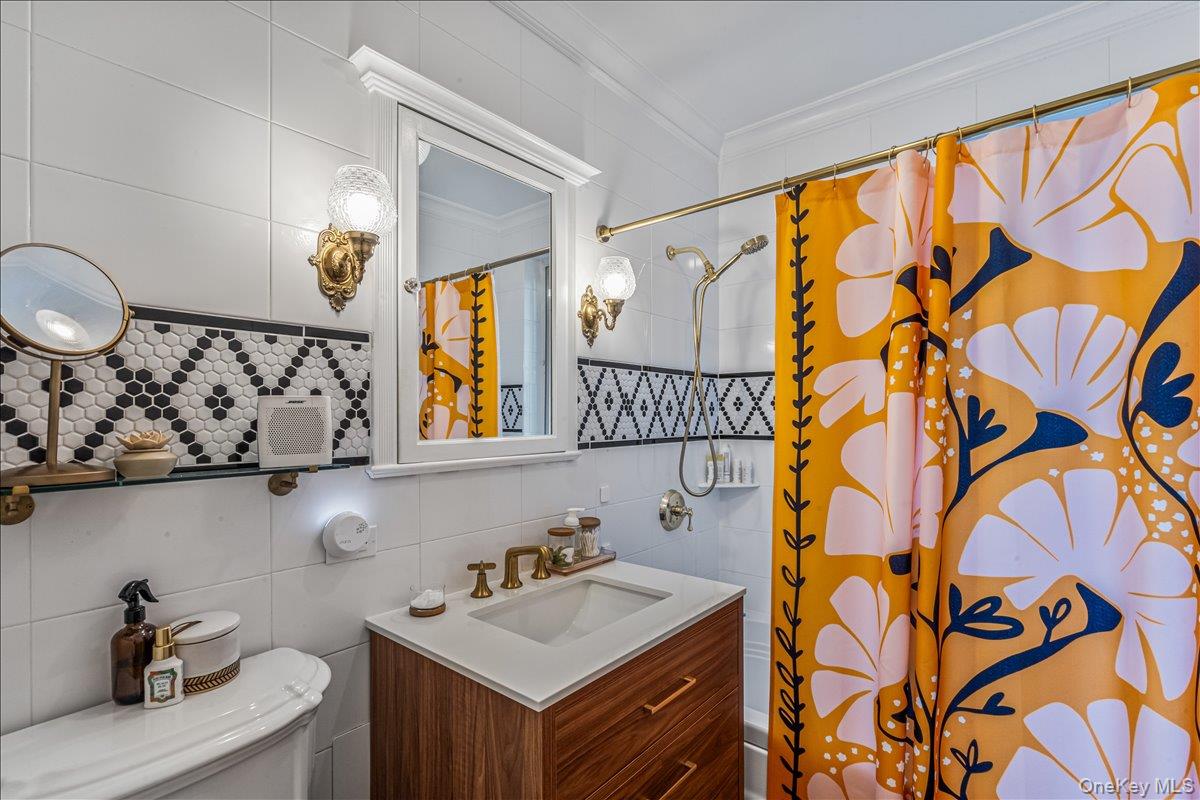 #15 photo, 38-30 Douglaston Parkway, クイーンズ区 Douglaston , NY 11363