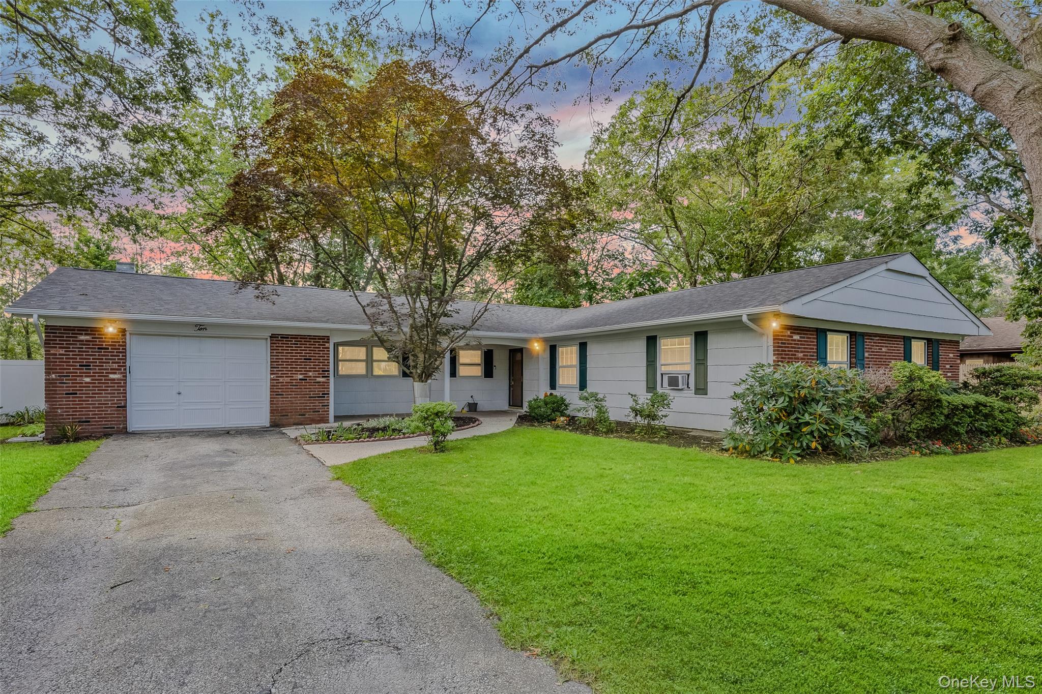 #1 photo, 10 Welbourn, Coram , NY 11727