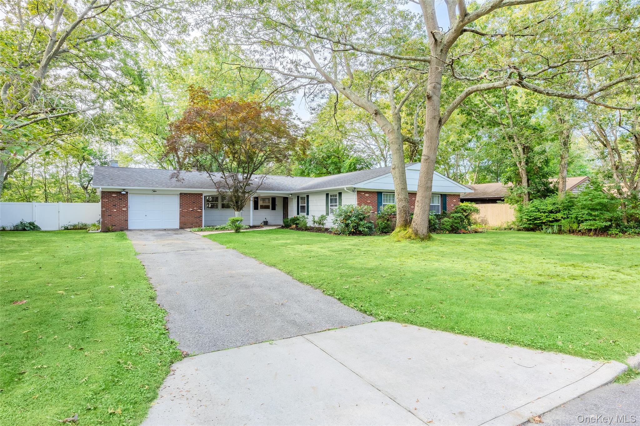 #3 photo, 10 Welbourn, Coram , NY 11727