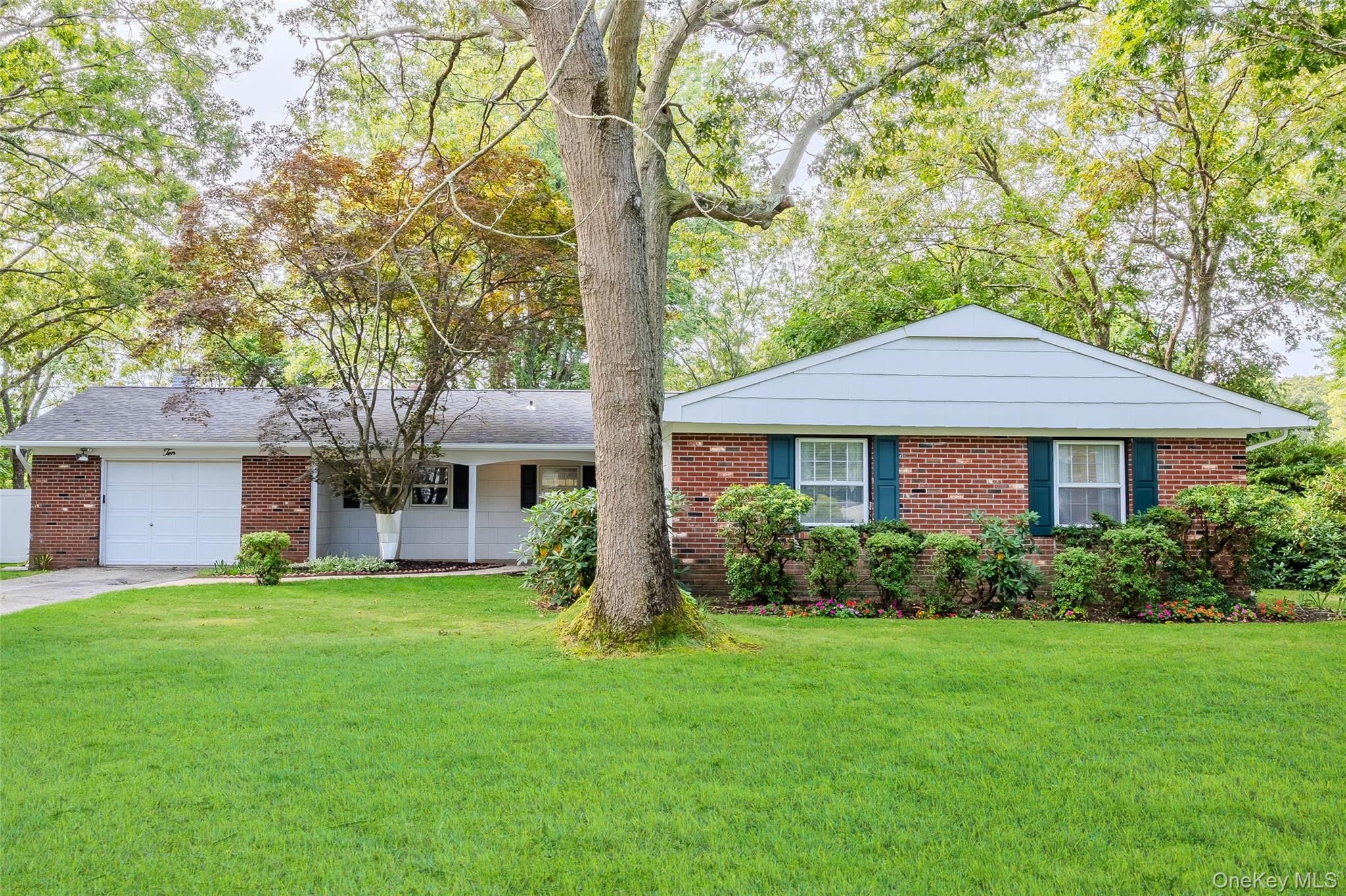 #5 photo, 10 Welbourn, Coram , NY 11727