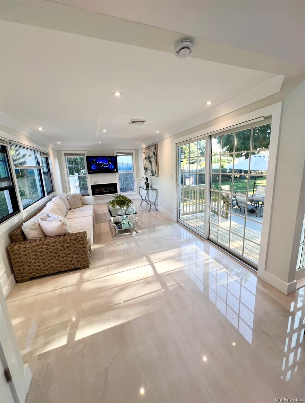 #10 photo, 566 Locust Avenue, Oakdale , NY 11769