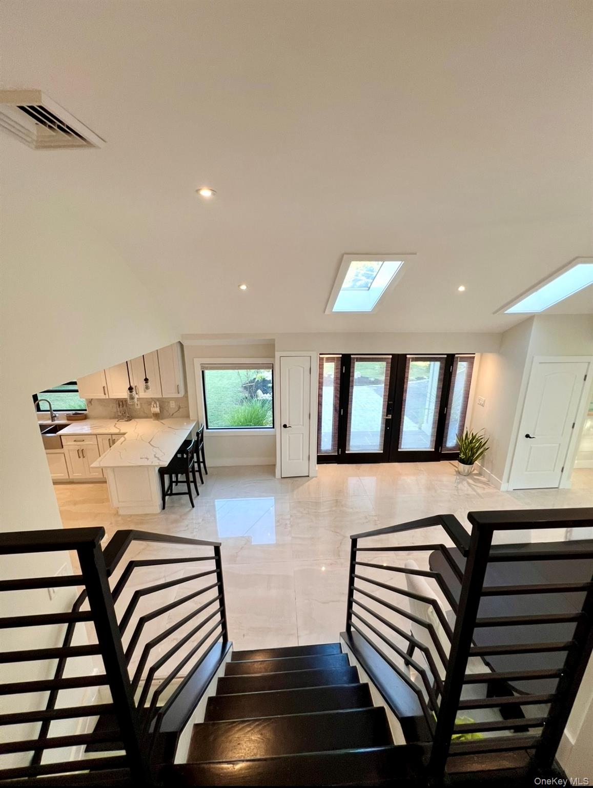 #12 photo, 566 Locust Avenue, Oakdale , NY 11769