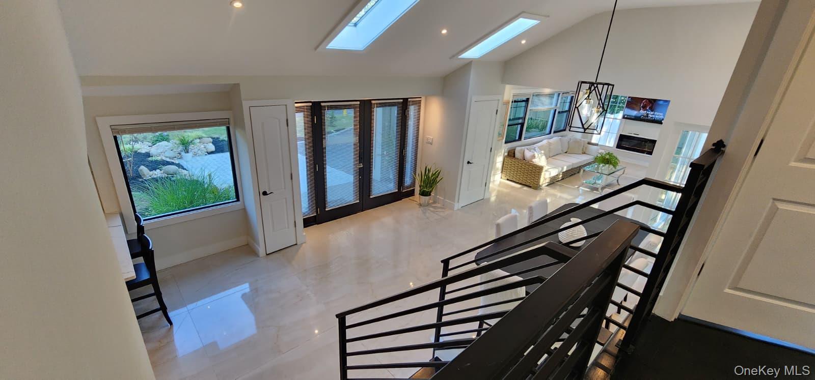 #13 photo, 566 Locust Avenue, Oakdale , NY 11769