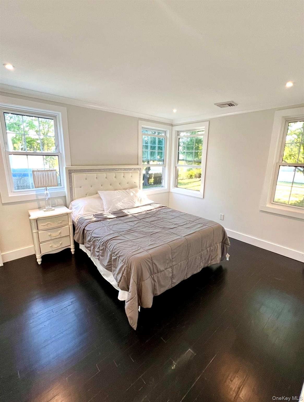 #14 photo, 566 Locust Avenue, Oakdale , NY 11769