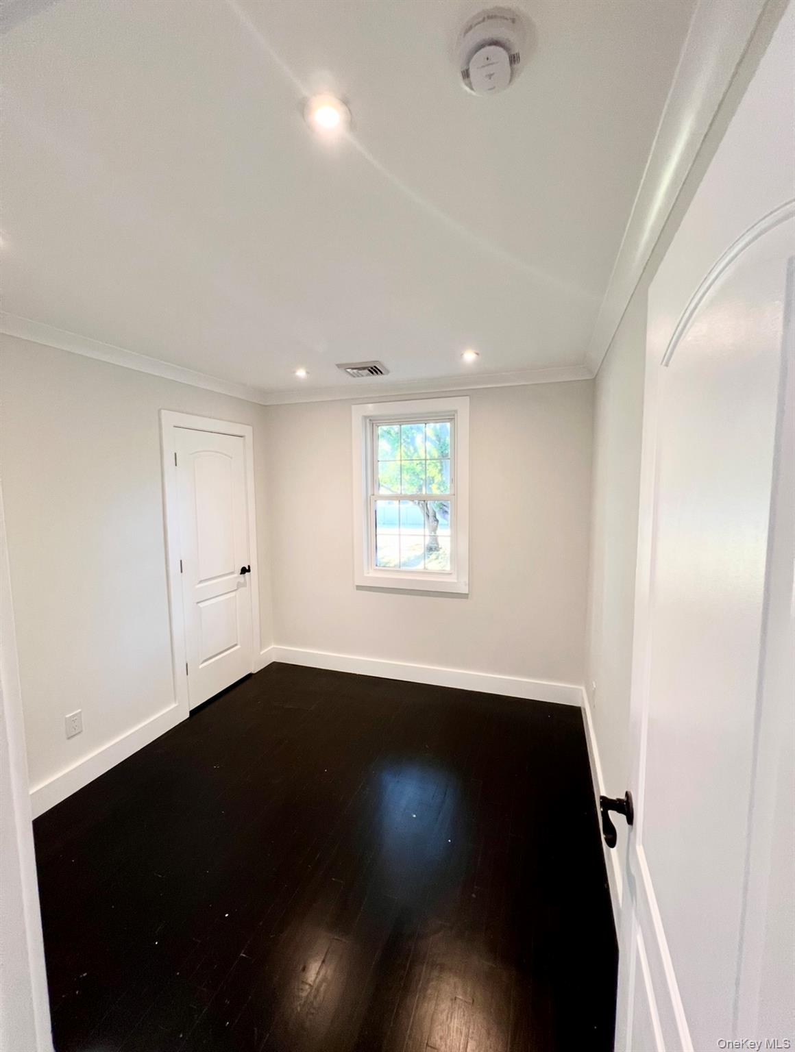 #15 photo, 566 Locust Avenue, Oakdale , NY 11769