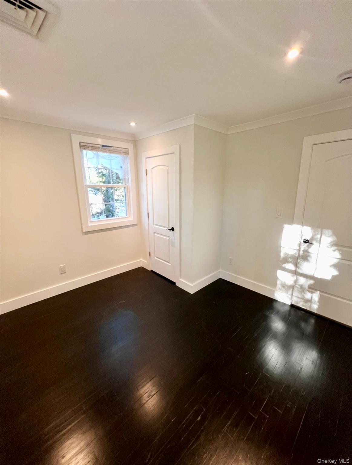 #17 photo, 566 Locust Avenue, Oakdale , NY 11769