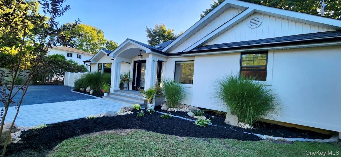 #2 photo, 566 Locust Avenue, Oakdale , NY 11769