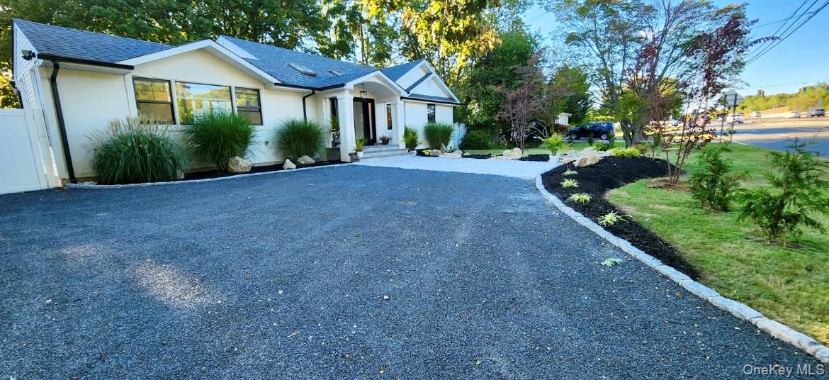 #3 photo, 566 Locust Avenue, Oakdale , NY 11769