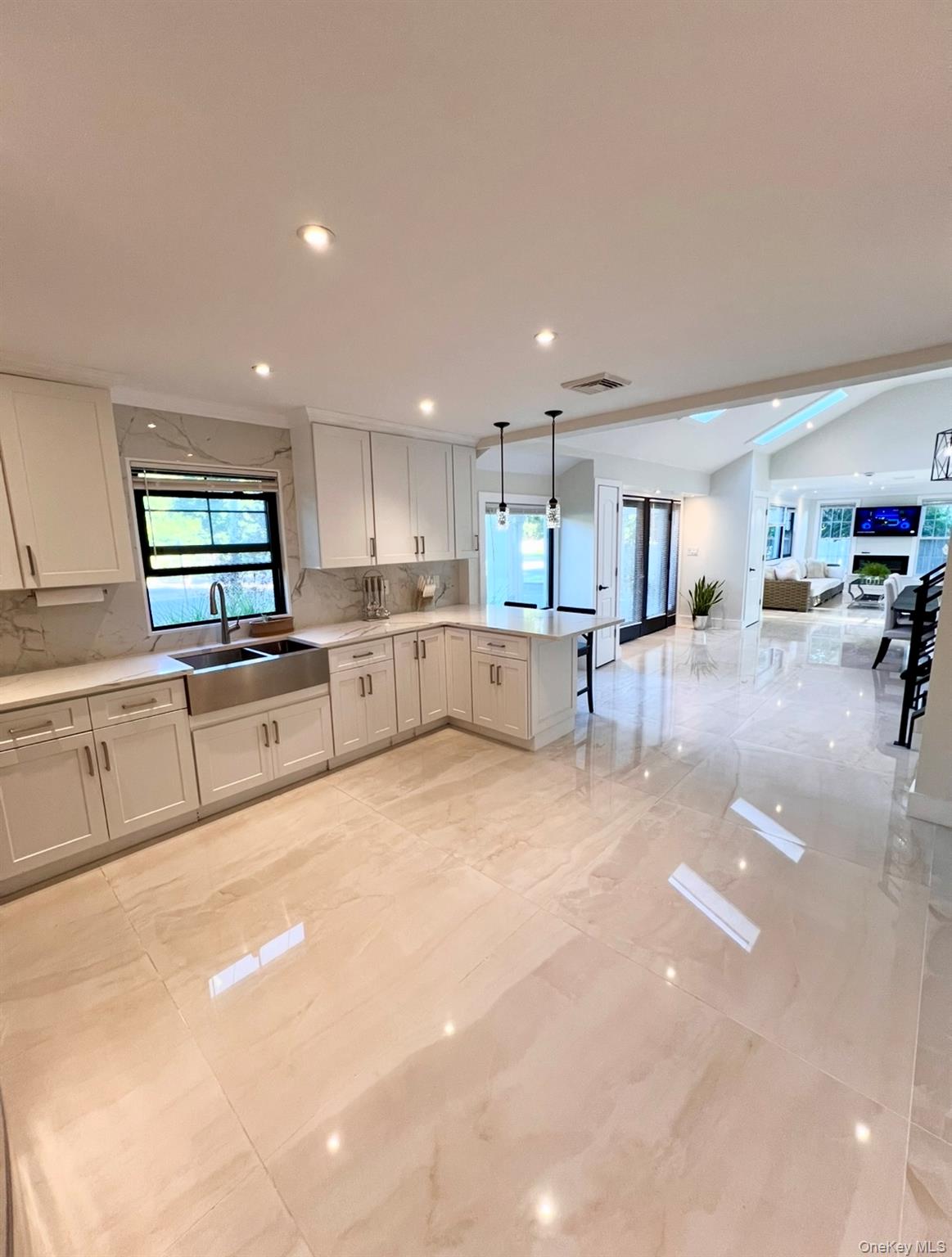 #7 photo, 566 Locust Avenue, Oakdale , NY 11769