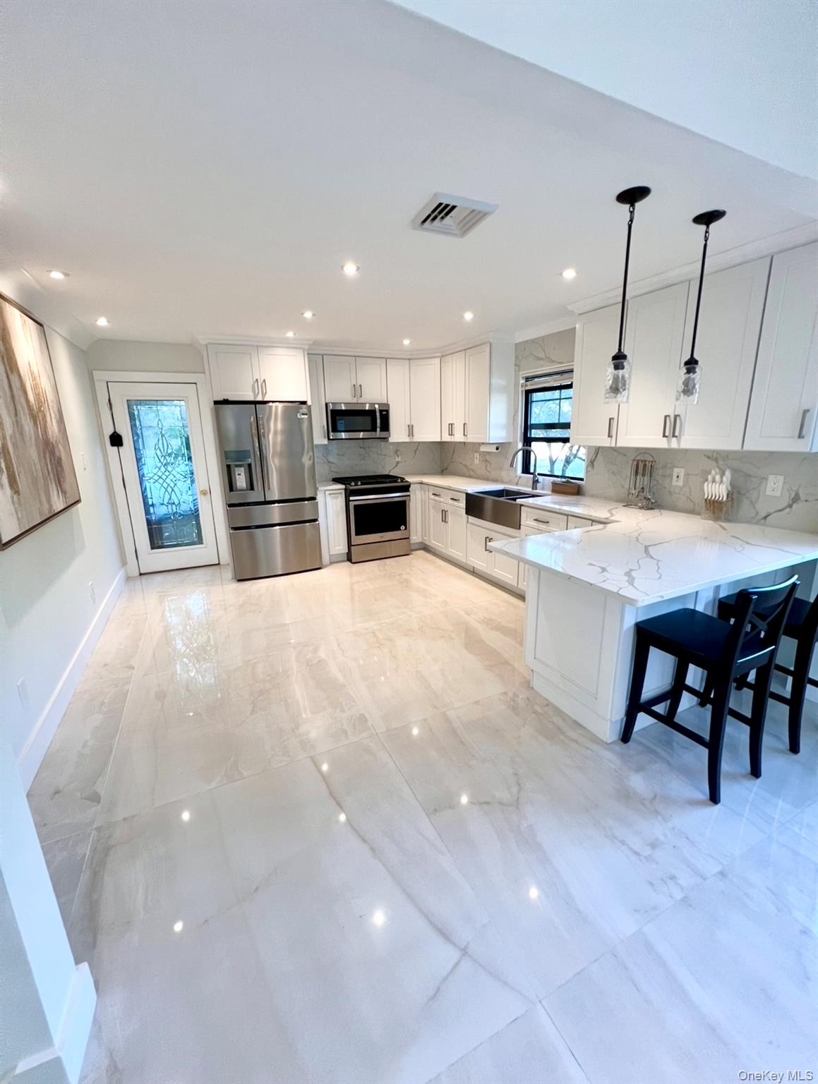 #8 photo, 566 Locust Avenue, Oakdale , NY 11769