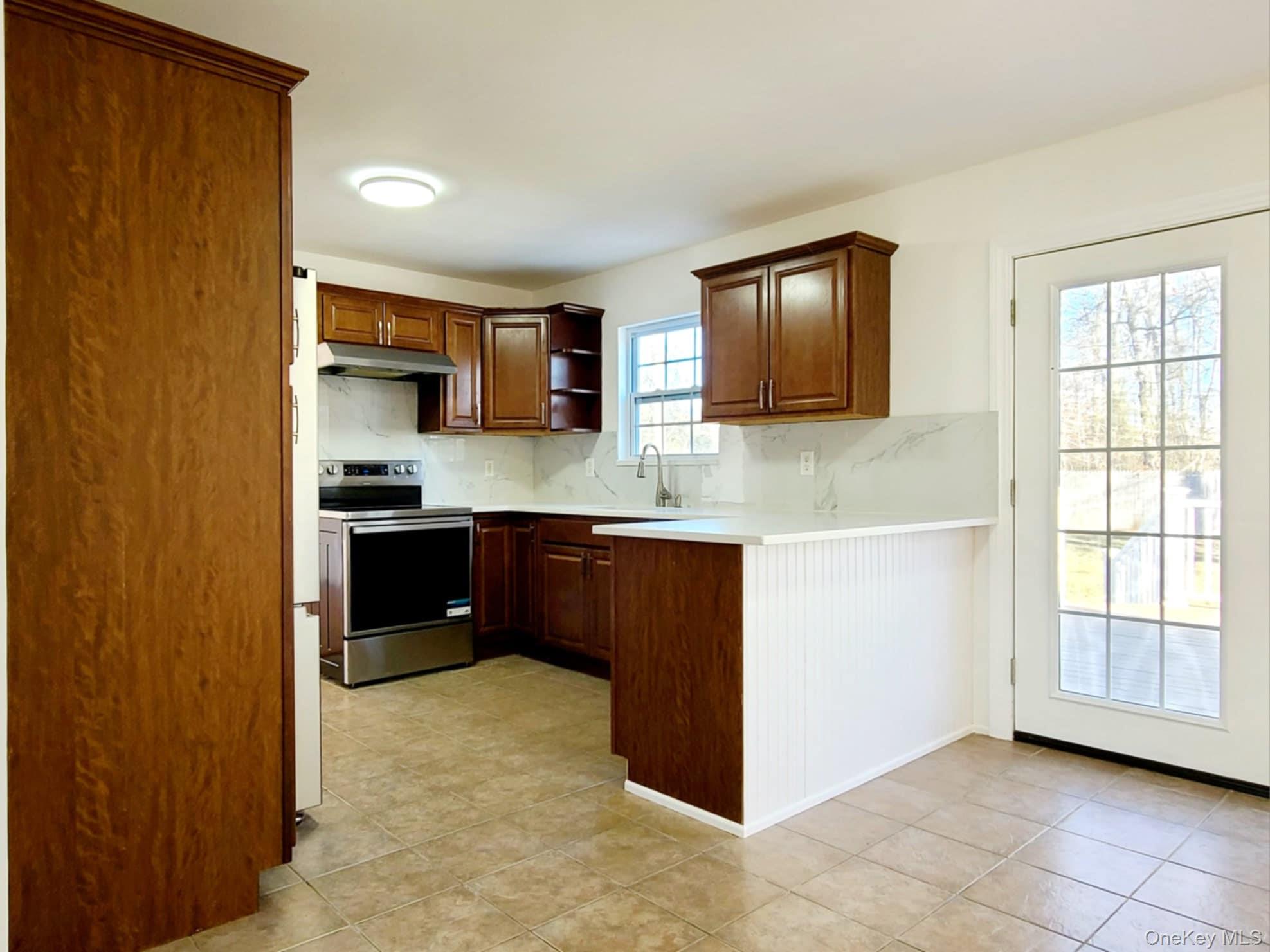 #14 photo, 89 Railroad Avenue, サフォーク郡 Center Moriches , NY 11934