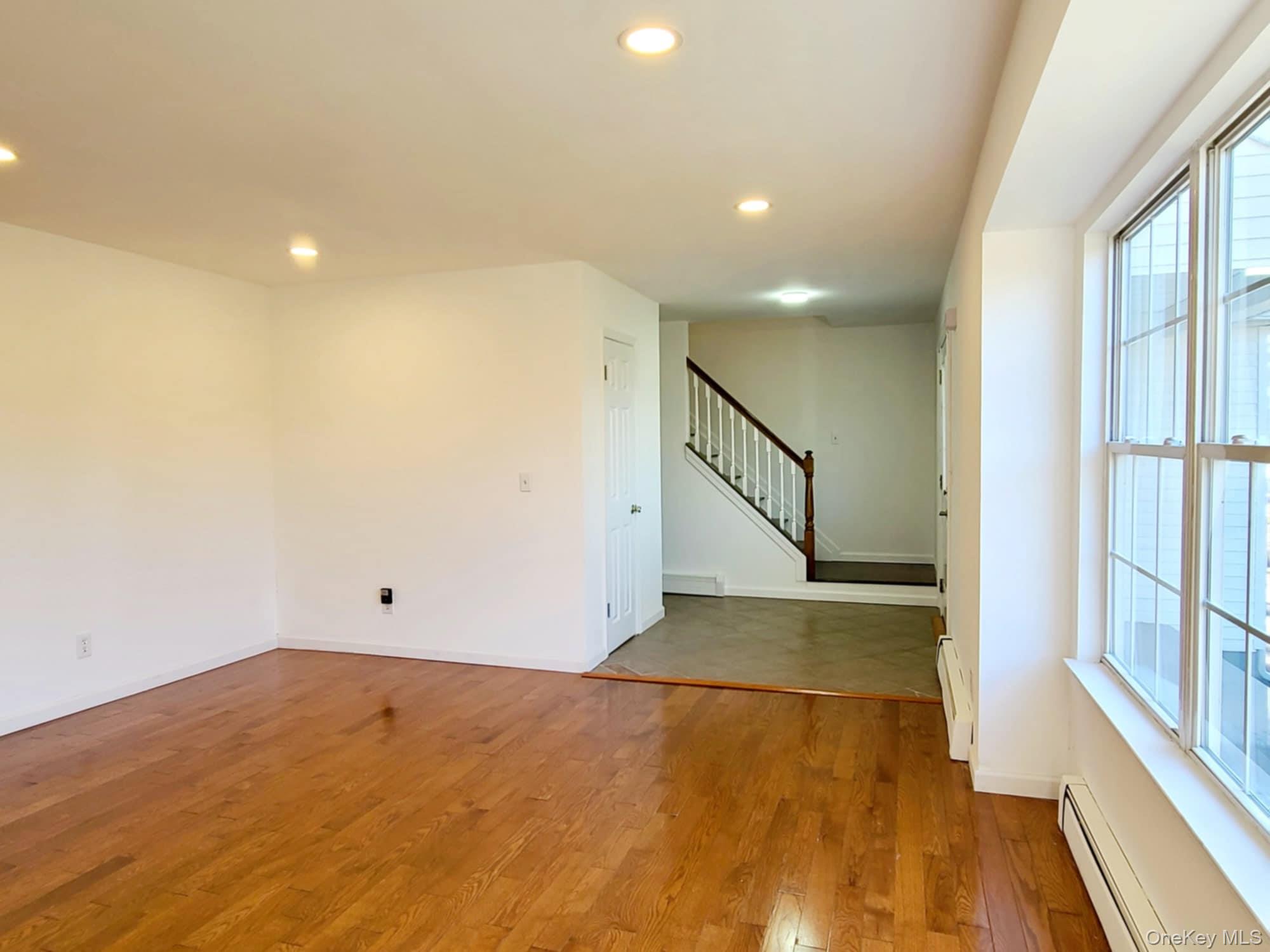 #6 photo, 89 Railroad Avenue, サフォーク郡 Center Moriches , NY 11934