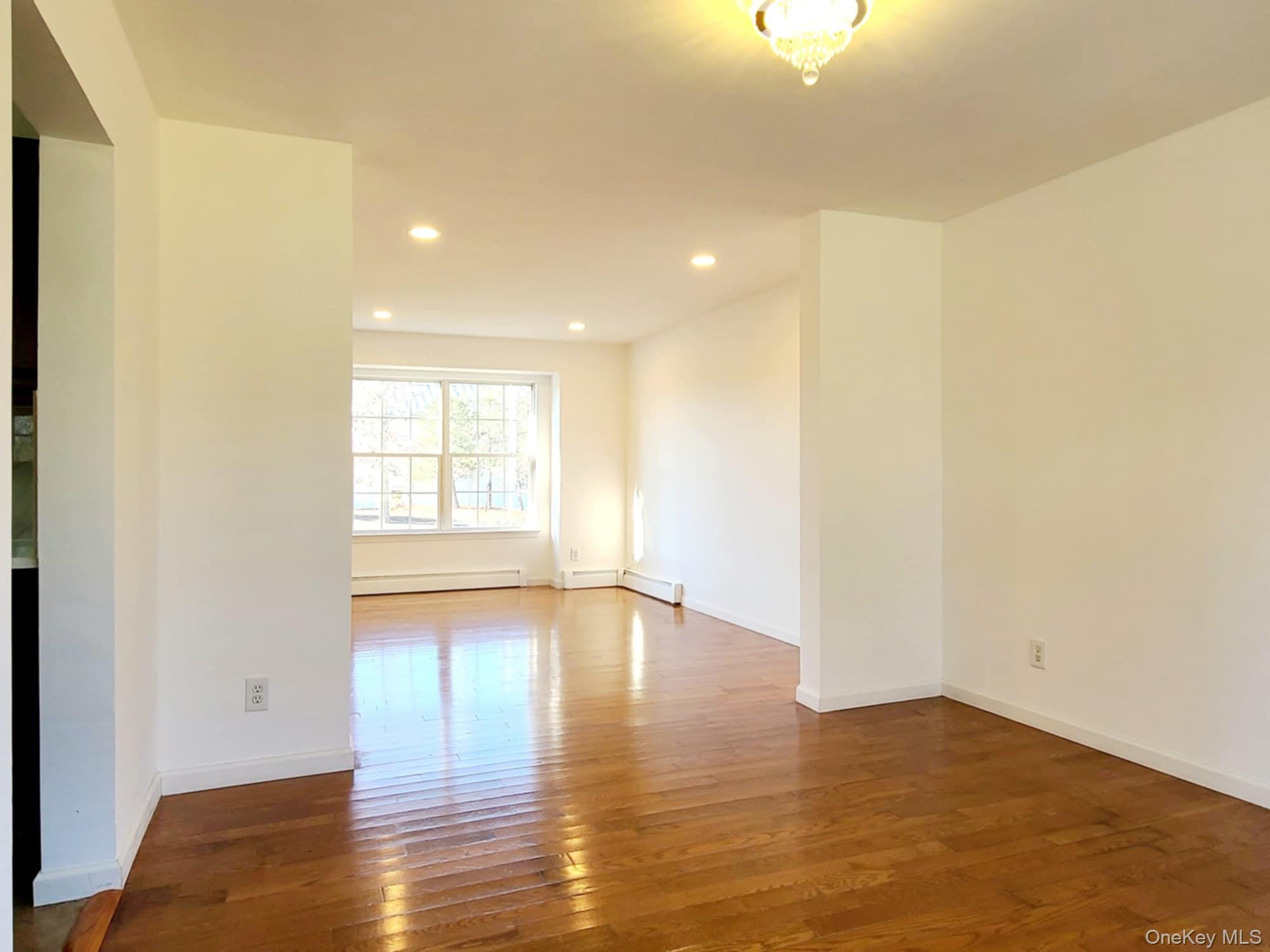 #7 photo, 89 Railroad Avenue, サフォーク郡 Center Moriches , NY 11934