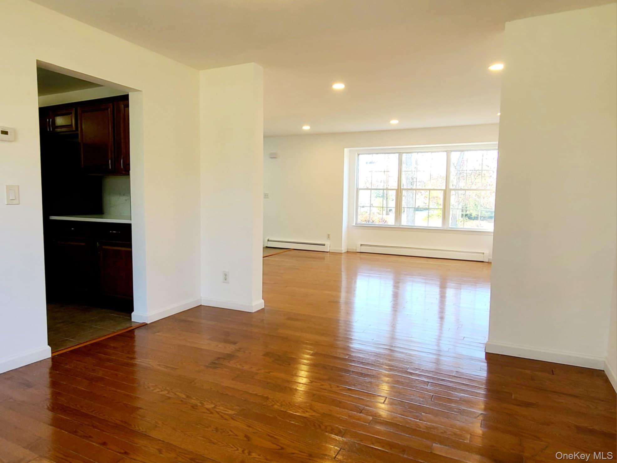 #8 photo, 89 Railroad Avenue, サフォーク郡 Center Moriches , NY 11934