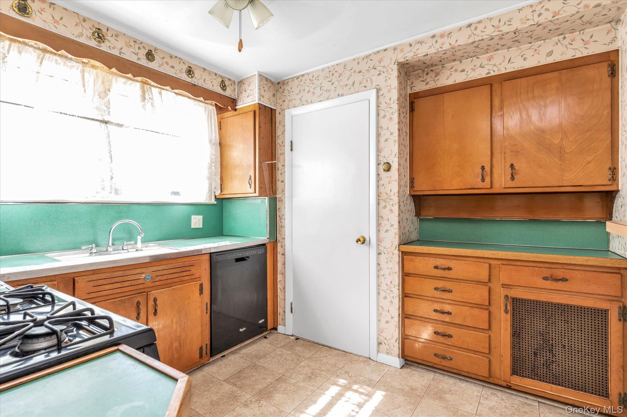 #11 photo, 21 Carter Court, Lynbrook , NY 11563