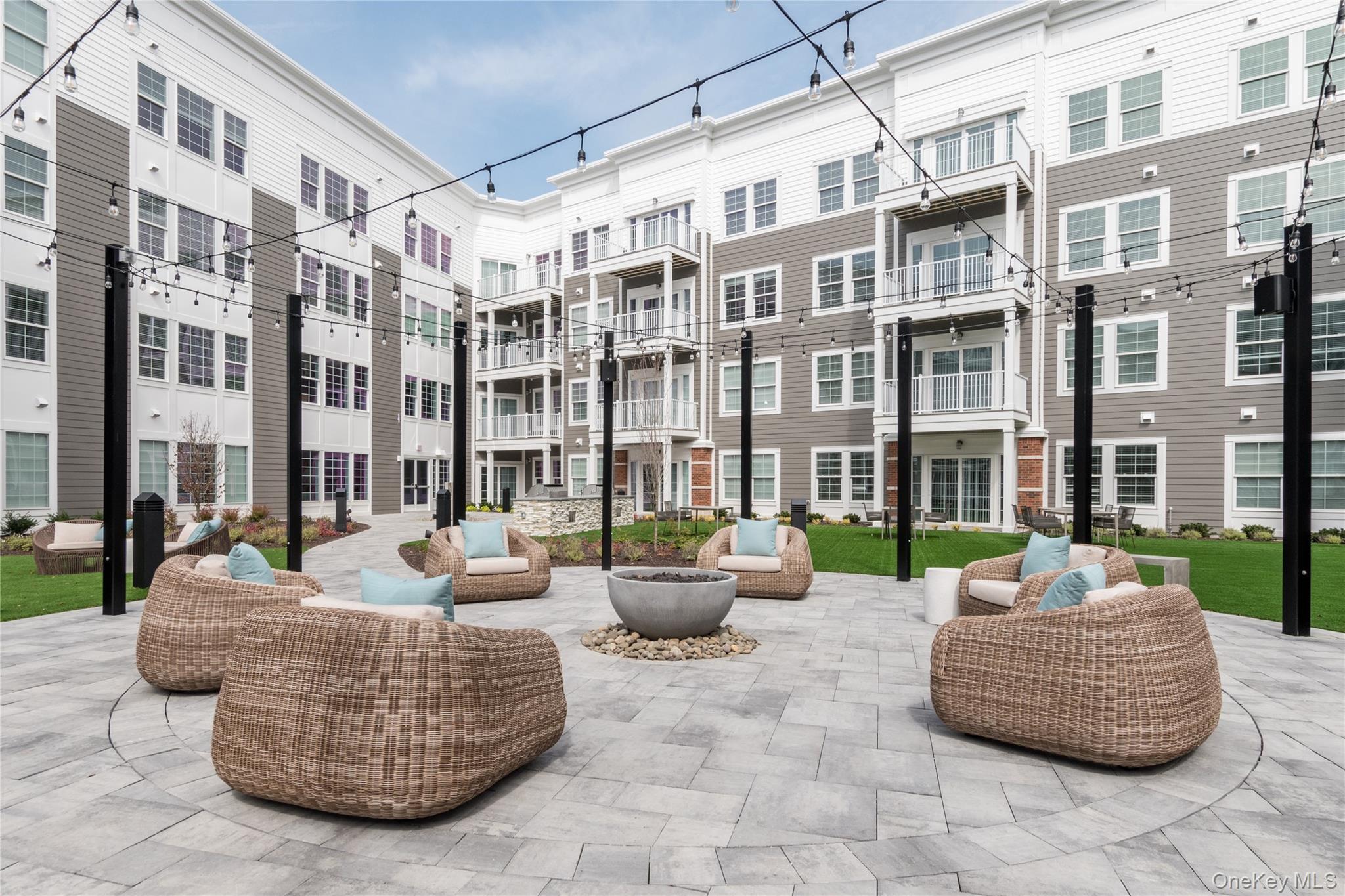 #8 photo, 75 E Hoffman Avenue, Lindenhurst , NY 11757