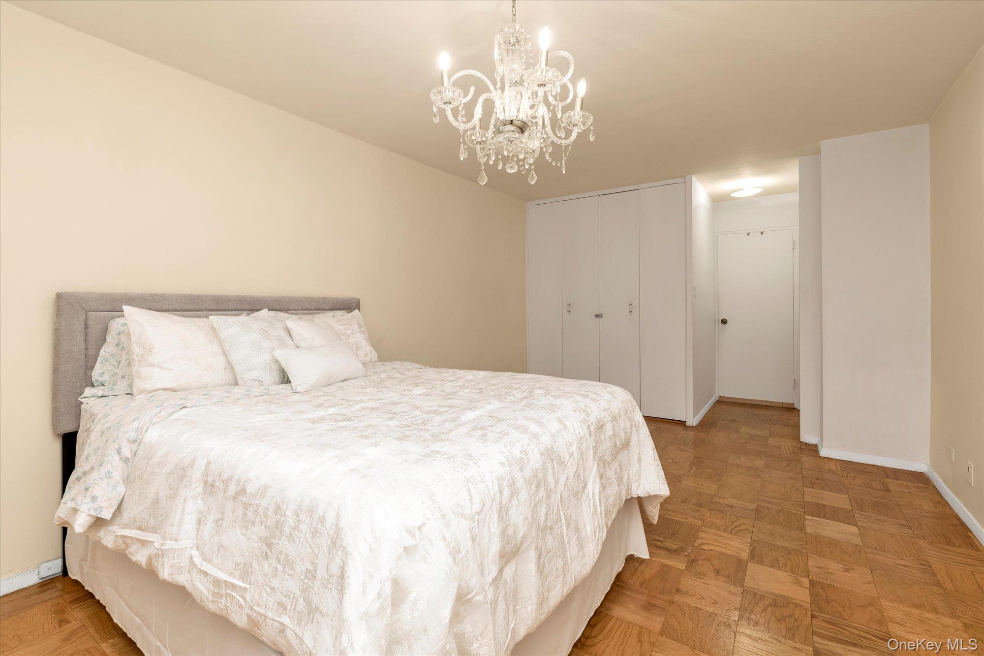 #10 photo, 61-20 Grand Central Parkway, クイーンズ区 Forest Hills , NY 11375