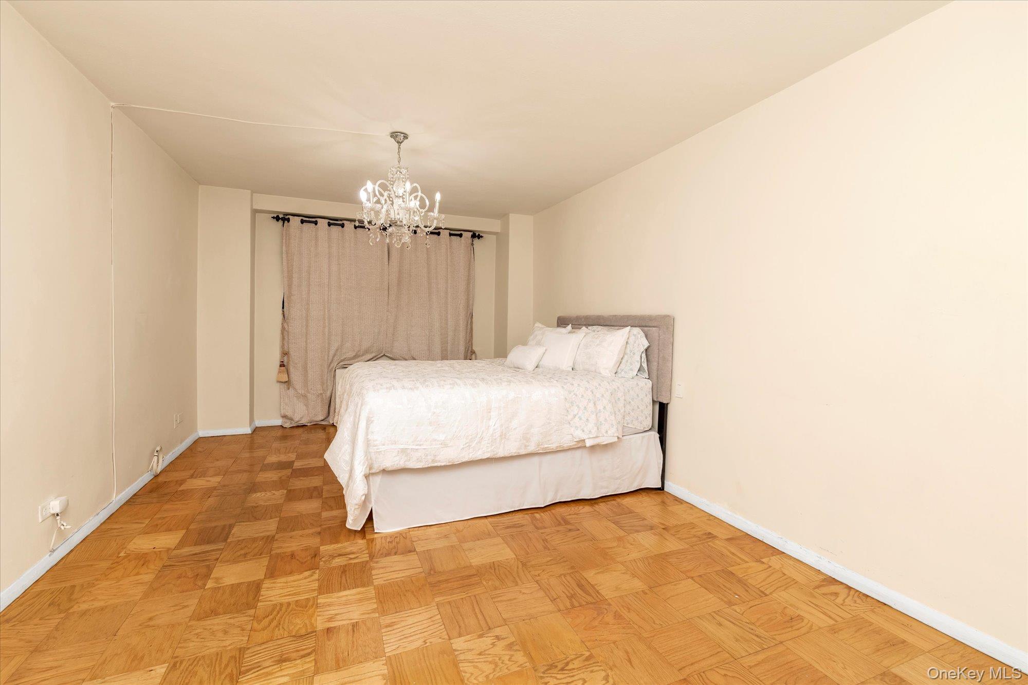 #11 photo, 61-20 Grand Central Parkway, クイーンズ区 Forest Hills , NY 11375