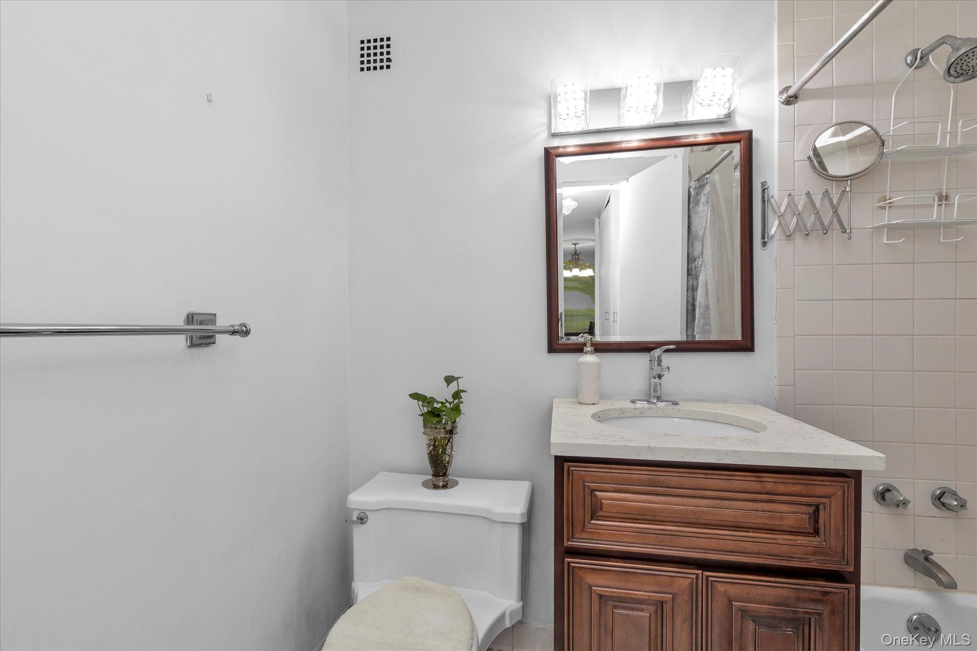 #12 photo, 61-20 Grand Central Parkway, クイーンズ区 Forest Hills , NY 11375