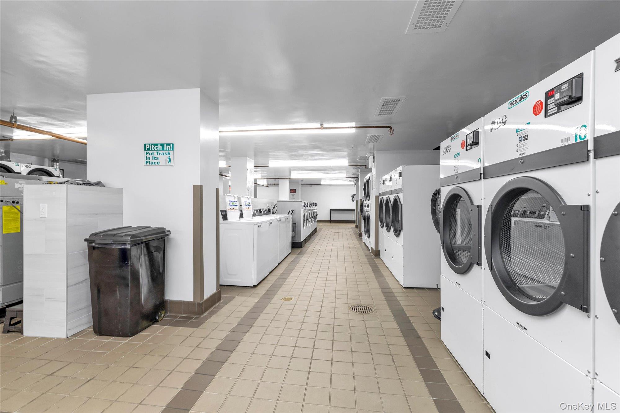 #14 photo, 61-20 Grand Central Parkway, クイーンズ区 Forest Hills , NY 11375