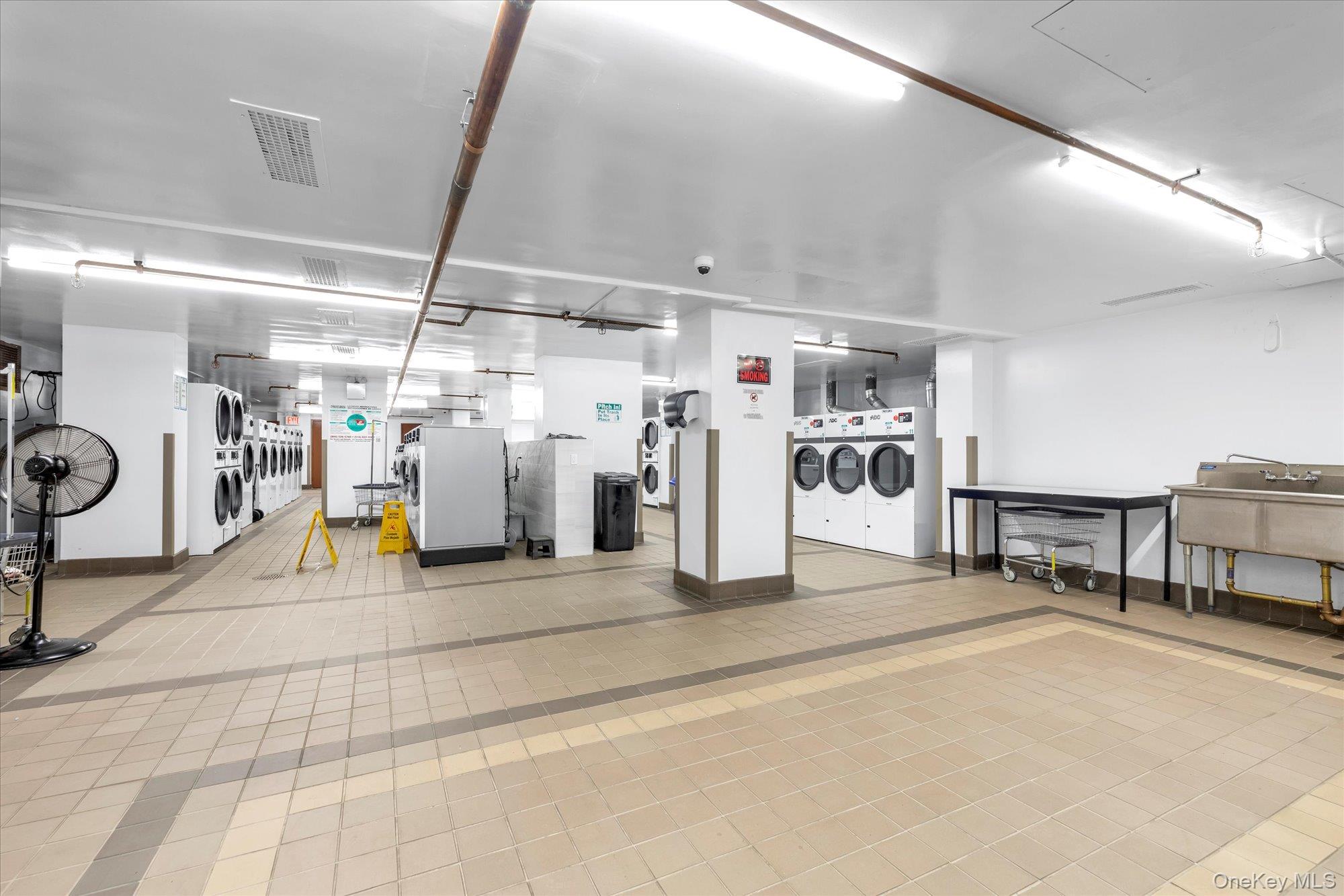 #15 photo, 61-20 Grand Central Parkway, クイーンズ区 Forest Hills , NY 11375