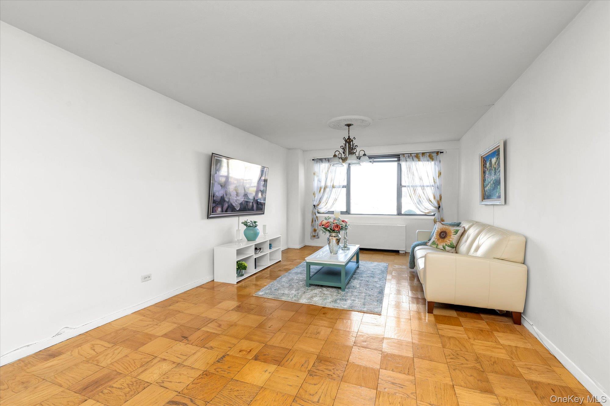 #4 photo, 61-20 Grand Central Parkway, クイーンズ区 Forest Hills , NY 11375