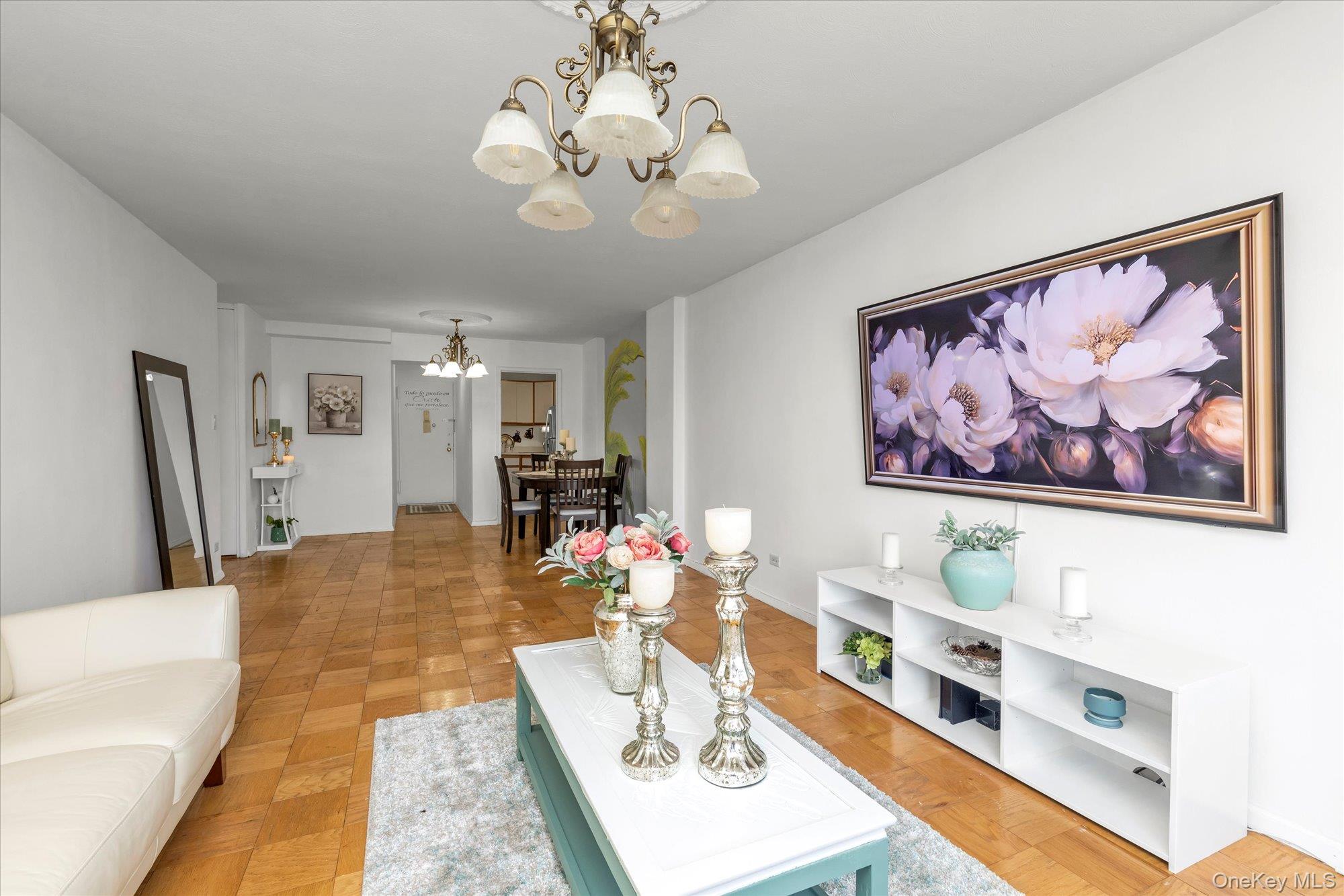 #5 photo, 61-20 Grand Central Parkway, クイーンズ区 Forest Hills , NY 11375