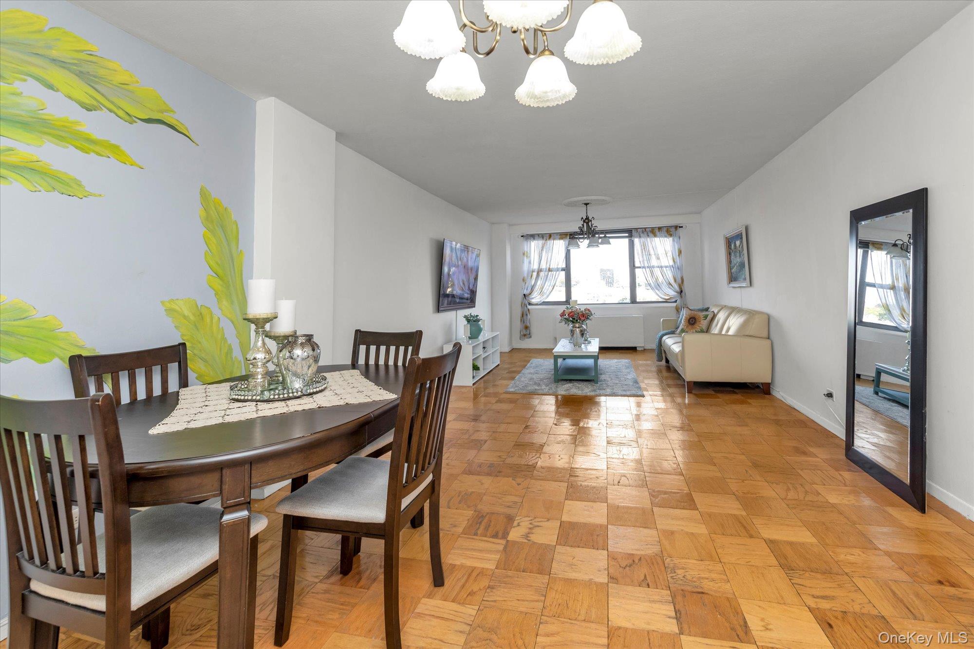 #6 photo, 61-20 Grand Central Parkway, クイーンズ区 Forest Hills , NY 11375