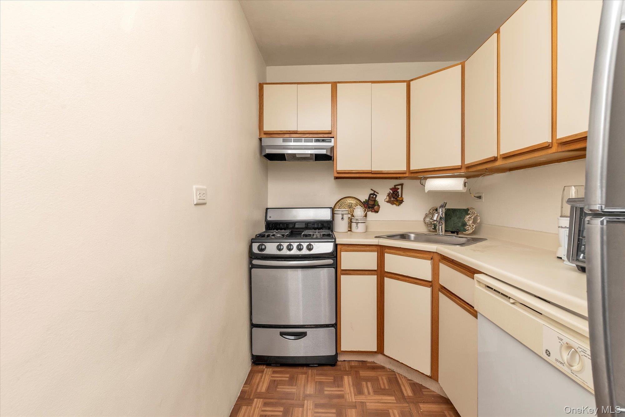 #8 photo, 61-20 Grand Central Parkway, クイーンズ区 Forest Hills , NY 11375