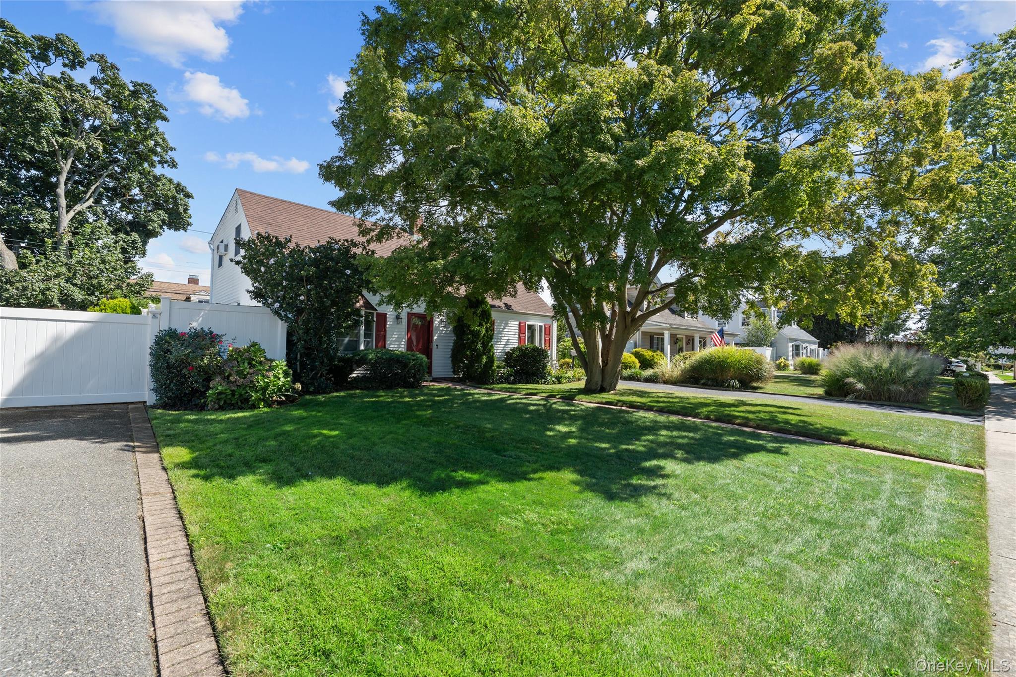 #1 photo, 166 Swan Lane, Levittown , NY 11756