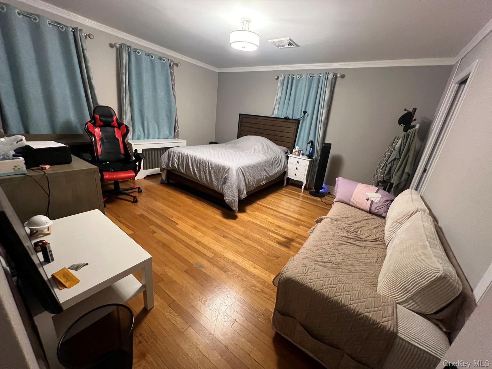 #2 photo, 35-20 Utopia Parkway, Flushing , NY 11358