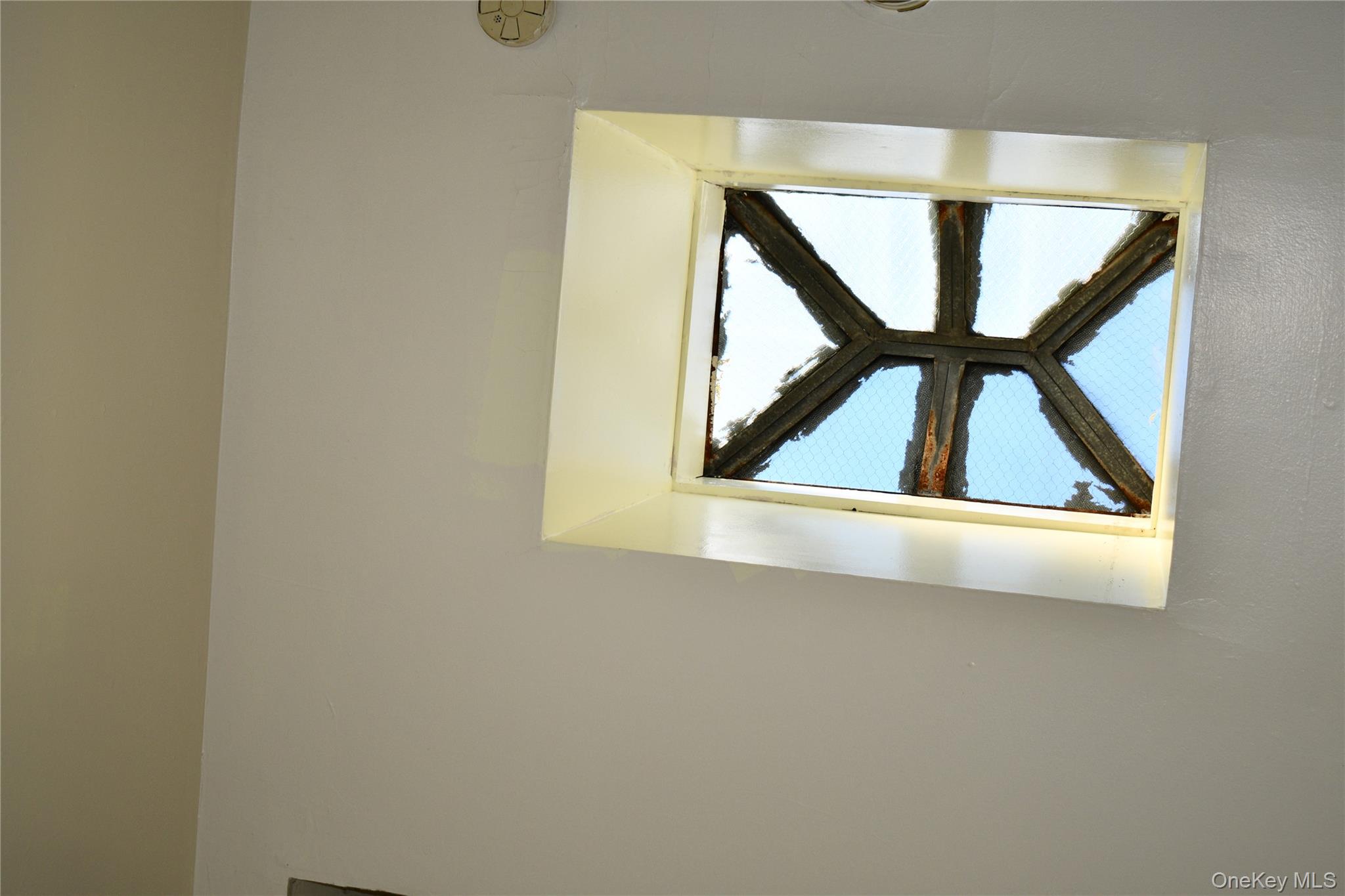 #17 photo, 158-04 84 Road, Jamaica Hills , NY 11432