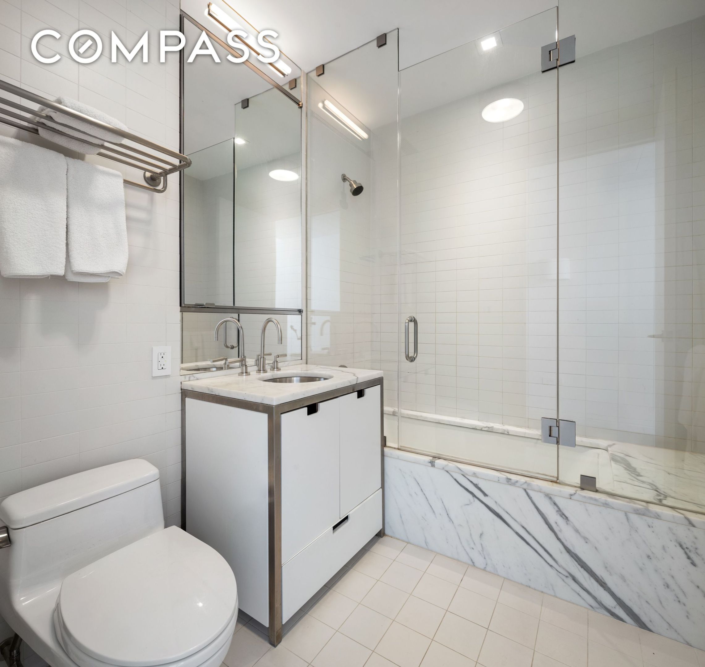 #13 photo, 350 W Broadway, マンハッタン SoHo , NY 10013