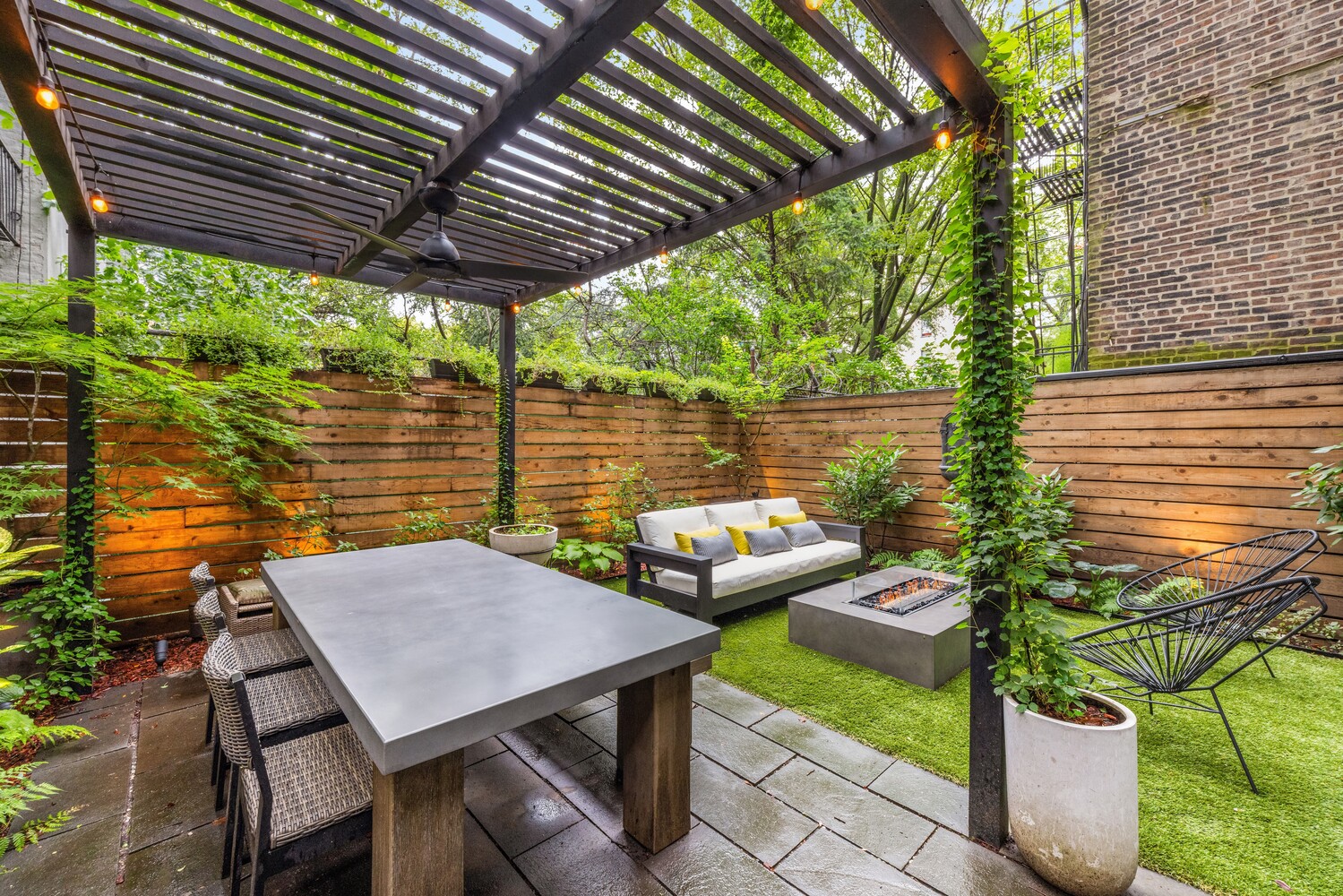 #11 photo, 253 E 7TH Street, East Village , NY 10009