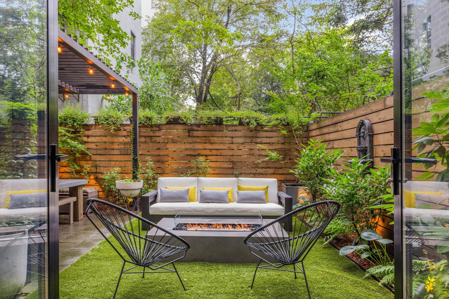 #3 photo, 253 E 7TH Street, East Village , NY 10009