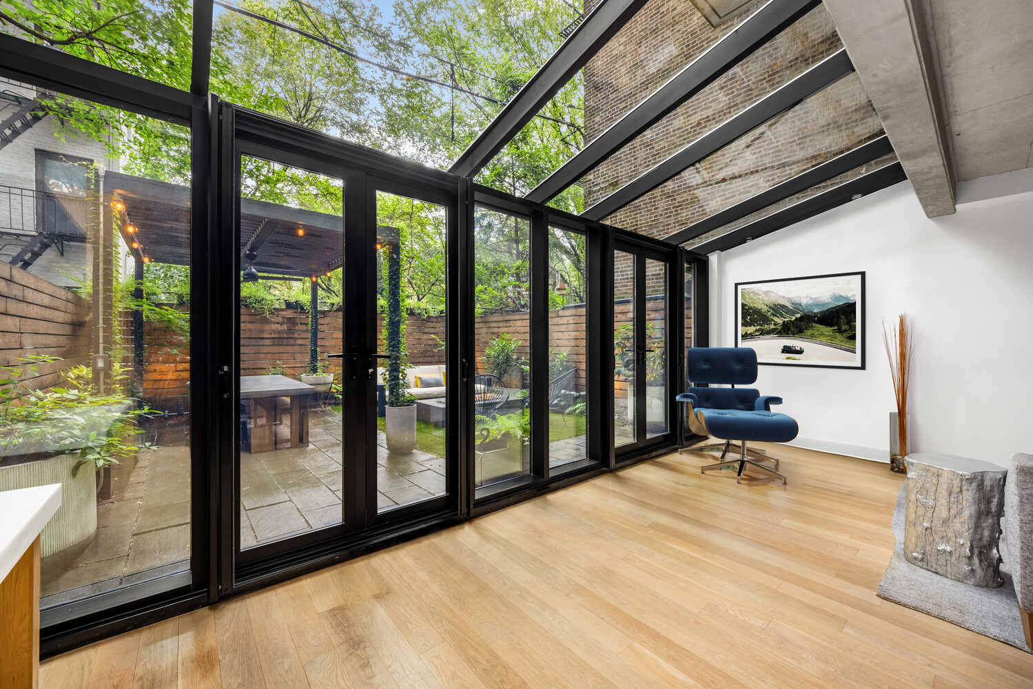 #5 photo, 253 E 7TH Street, East Village , NY 10009