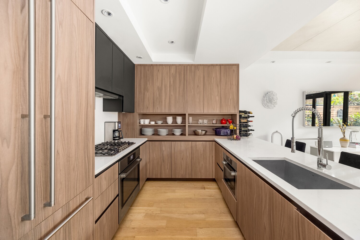 #6 photo, 253 E 7TH Street, East Village , NY 10009