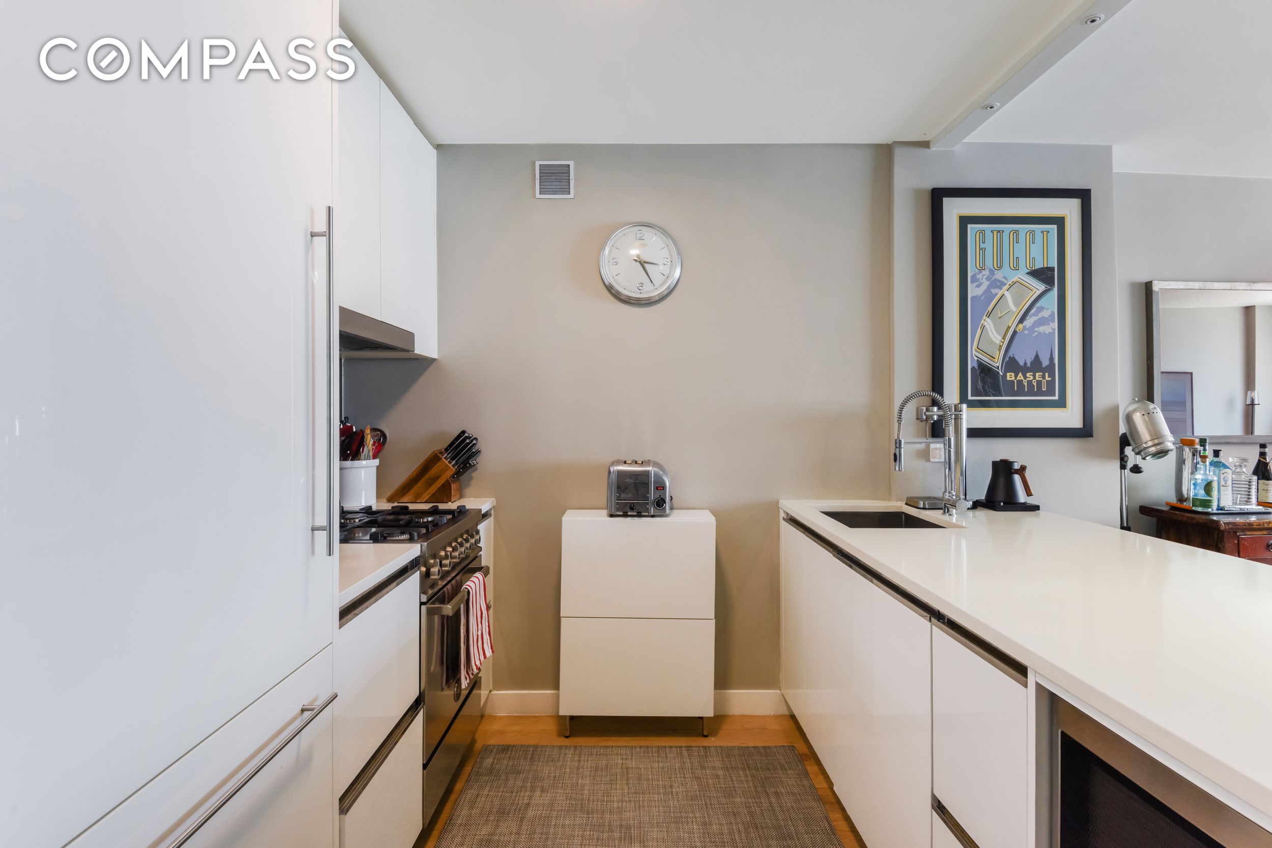 #7 photo, 301 W 53rd Street, マンハッタン Hell's Kitchen , NY 10019