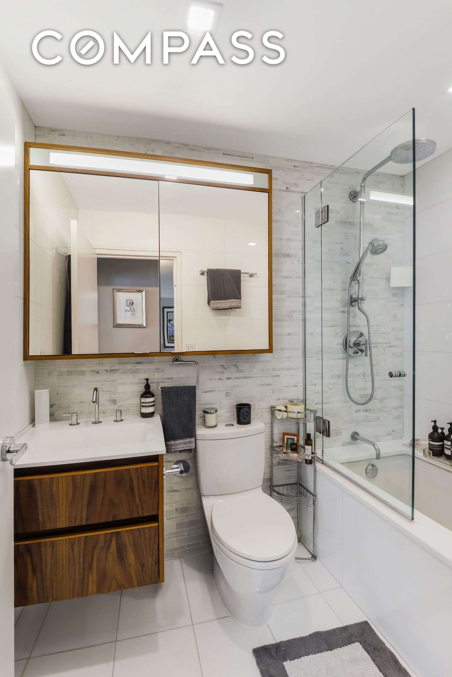 #9 photo, 301 W 53rd Street, マンハッタン Hell's Kitchen , NY 10019