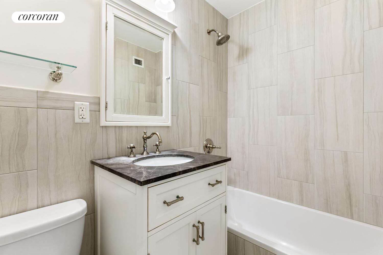 #7 photo, 555 MAIN Street, マンハッタン Roosevelt Island , NY 10044