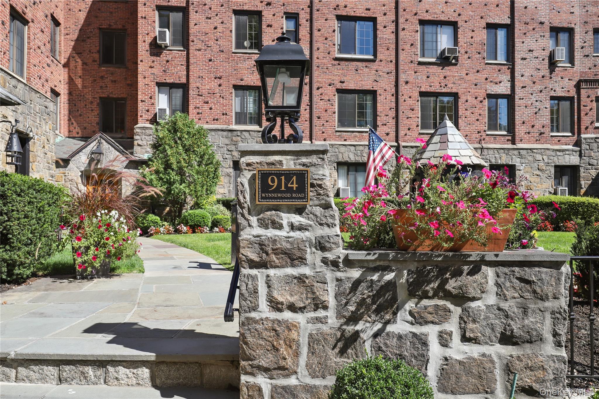 #1 photo, 914 Wynnewood Road, Pelham , NY 10803