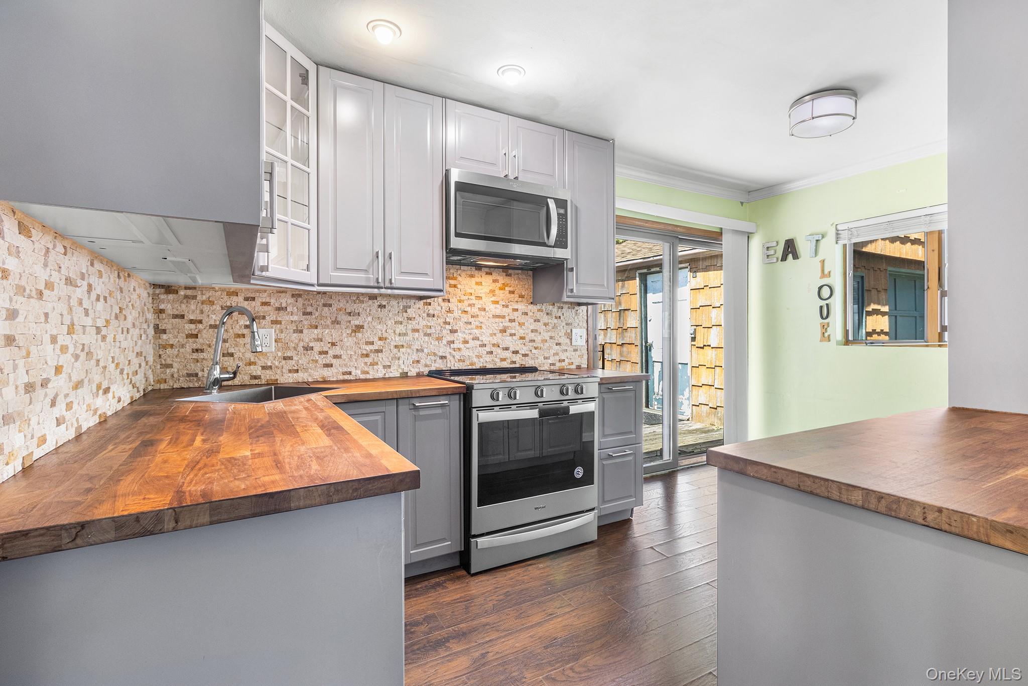 #8 photo, 146 E Carmans Road, East Farmingdale , NY 11735