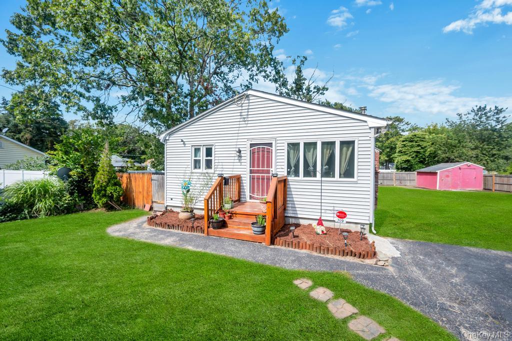 #2 photo, 309 Dogwood Road, Mastic Beach , NY 11951